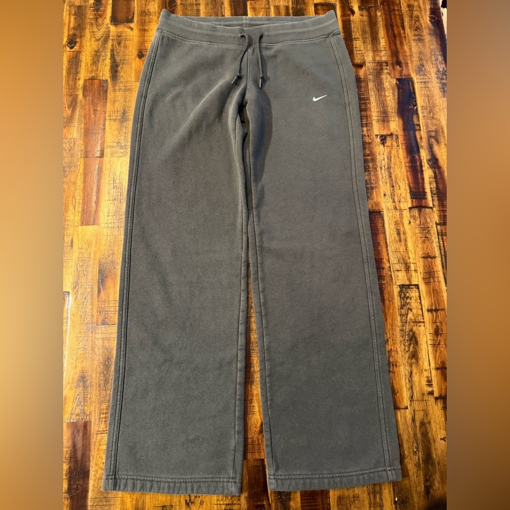 Nike dark gray women's loose fit, faded sweatpants, vintage, y2k casual sz S